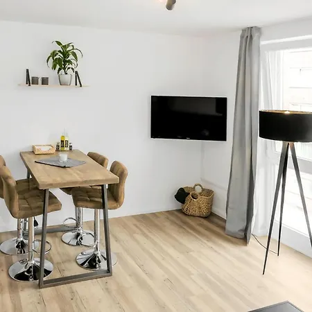 Апартаменты Wohlfuehlwohnung Im Zentrum Mit 24-7 Self Check-in, Wlan & Smart Tv *