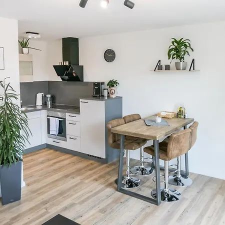 Wohlfuehlwohnung Im Zentrum Mit 24-7 Self Check-in, Wlan & Smart Tv * Киль